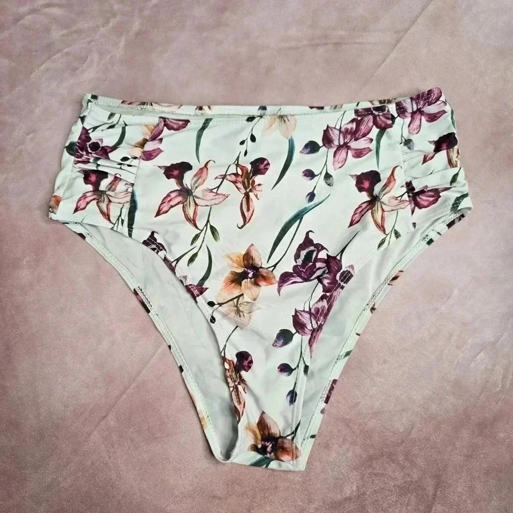 White Floral Bikini‎ Bottom Swimwear Size Large